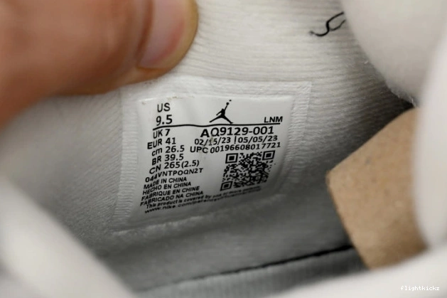 Jordan Frozen AQ9129-001 4 WMNS Air Moments 1027